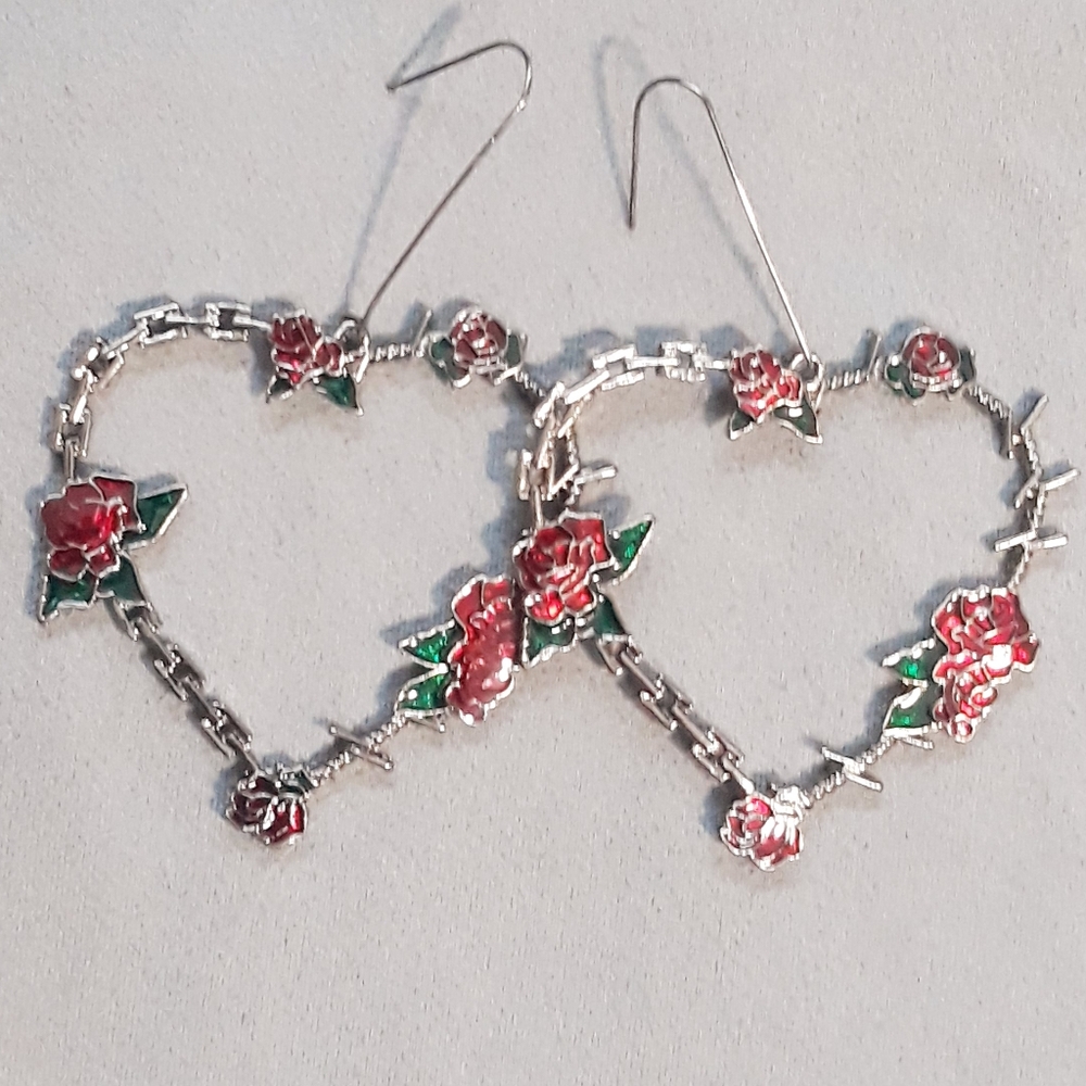 Gothic Heart Chain Link Earrings with Rose and Barbed Wire / Rose Dangle Earring - Picture 2 of 9